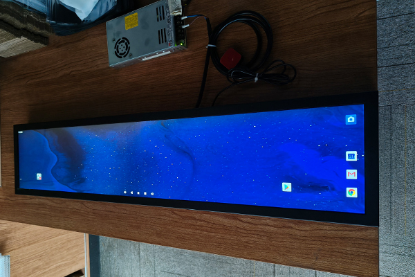 Die Anwendungsvorteile von 37,7 Zoll gestrecktem Balken -Display in Transportsystemen